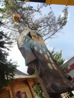 instalare sculptura Inger