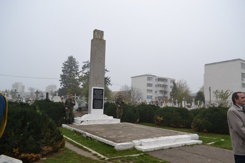 monumentul ostasilor sovietici din Bacau (1)