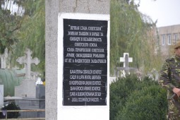 monumentul ostasilor sovietici din Bacau (2)